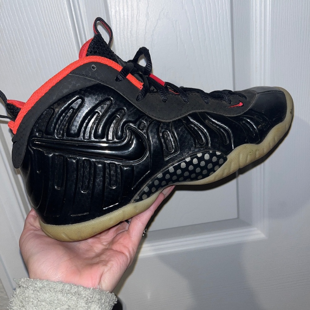 Nike Foam Yeezy sz 6